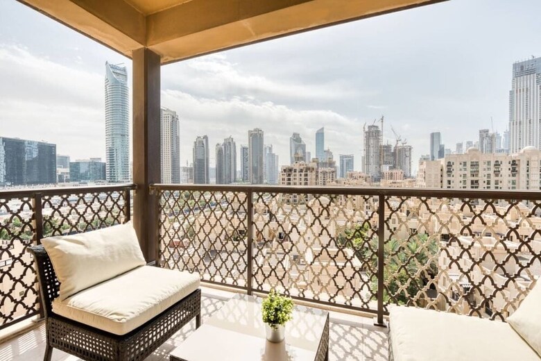 Retreat To Elegant Apartment In Old Town