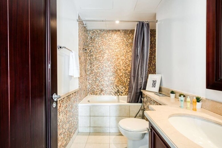 Retreat To Elegant Apartment In Old Town