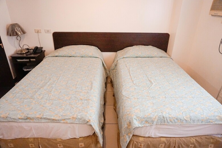Crowne Garden Hotel