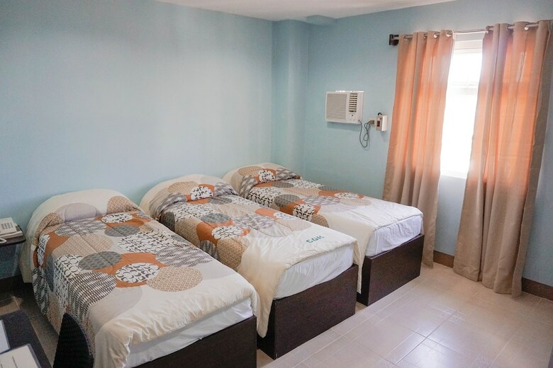 Crowne Garden Hotel