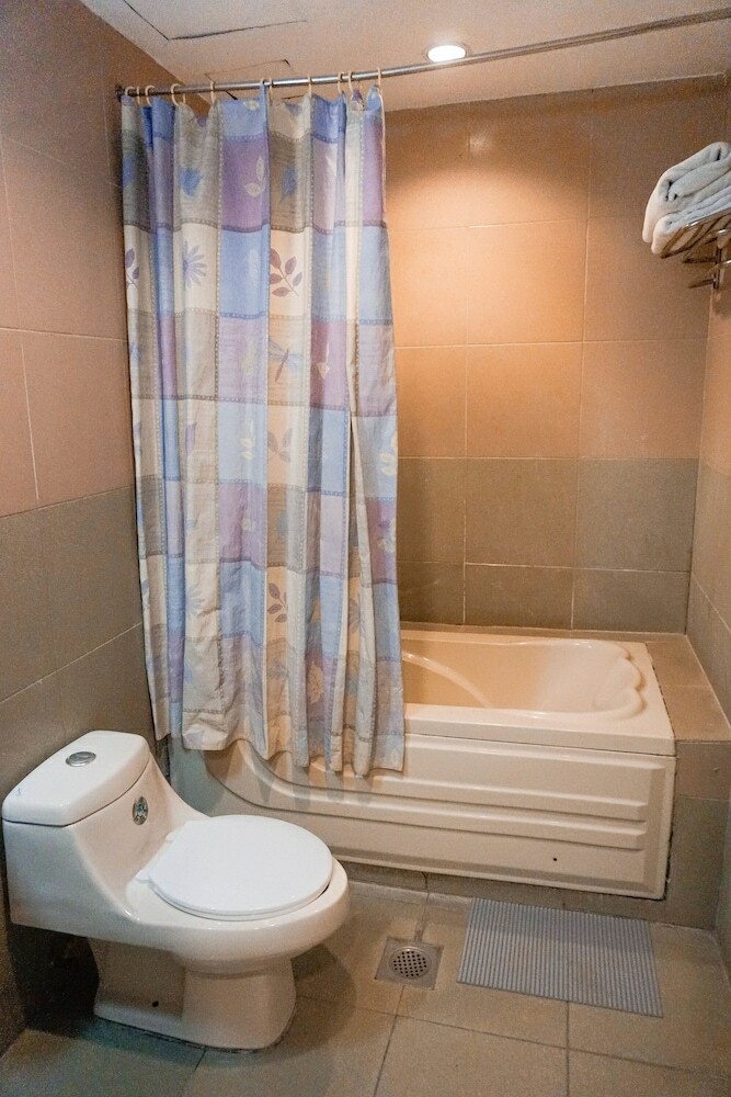 Crowne Garden Hotel