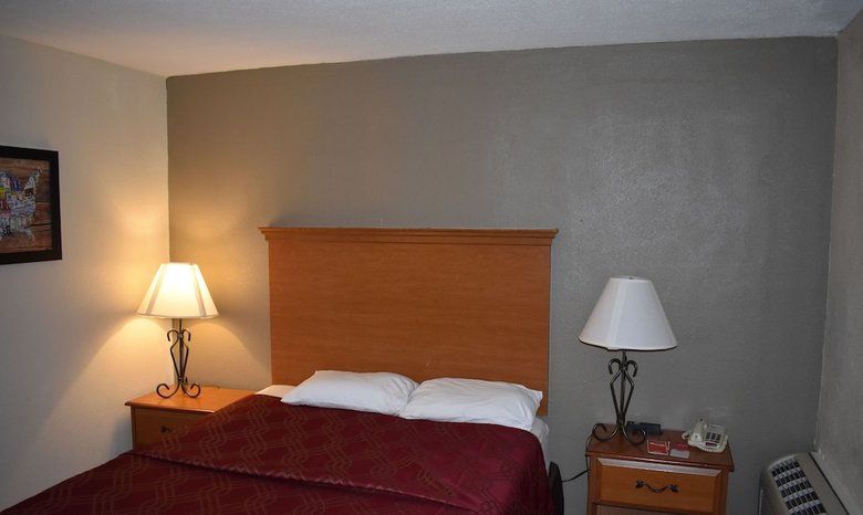 Hotel Skybridge Inn & Suites