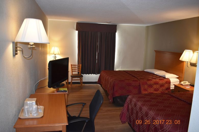 Hotel Skybridge Inn & Suites