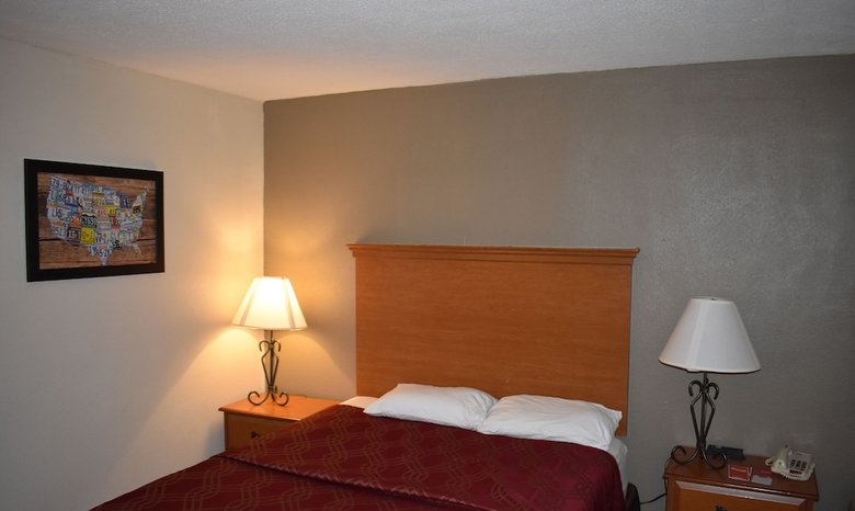 Hotel Skybridge Inn & Suites