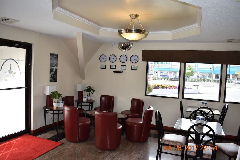 Hotel Skybridge Inn & Suites