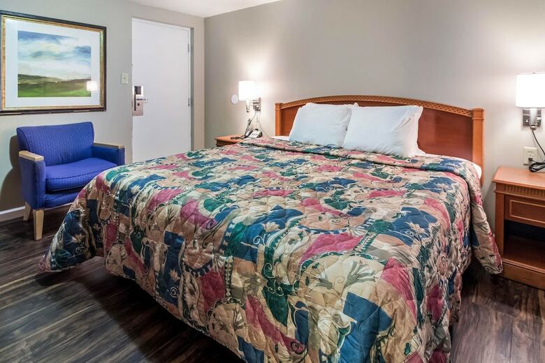 Motel Rodeway Inn & Suites