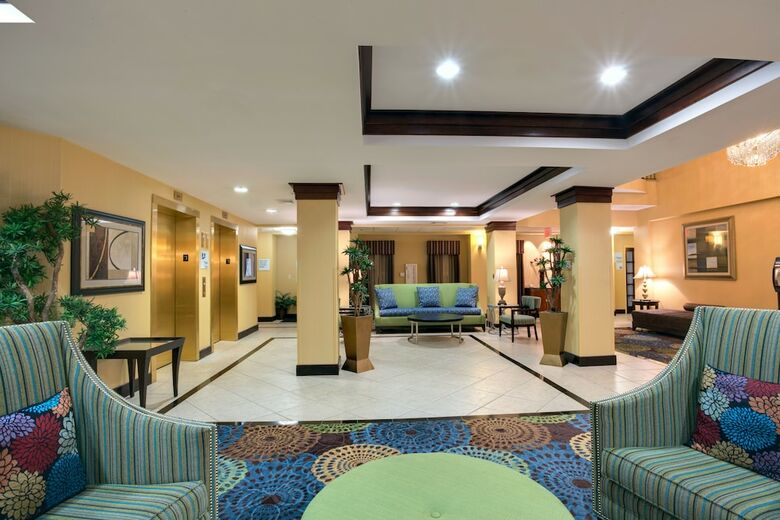 Hotel Holiday Inn Express Tower Center