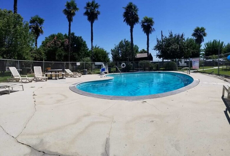 Motel 99 Palms Inn & Suites