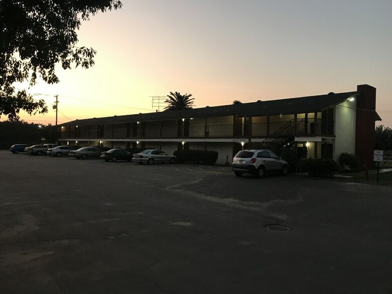 Motel 99 Palms Inn & Suites