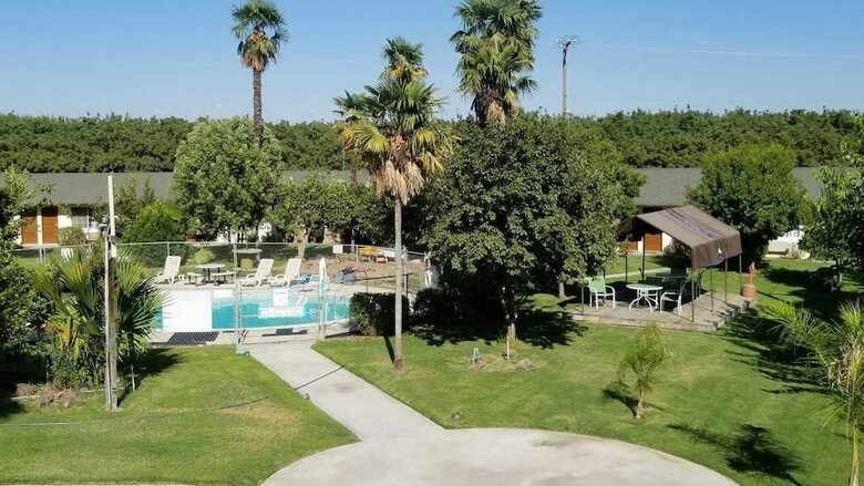 Motel 99 Palms Inn & Suites