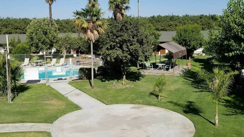 Motel 99 Palms Inn & Suites