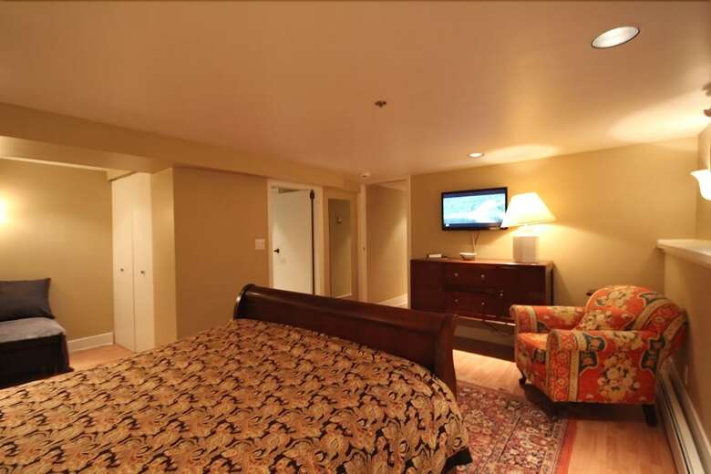 English Bay Inn Bed And Breakfast