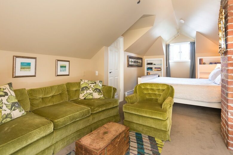 English Bay Inn Bed And Breakfast