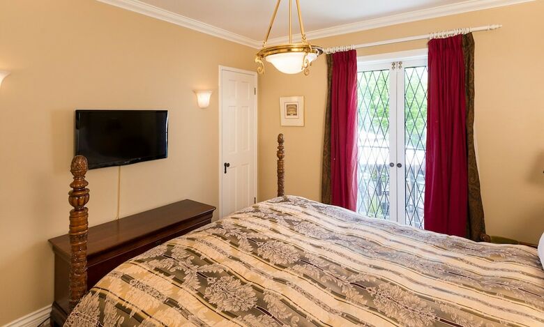 English Bay Inn Bed And Breakfast