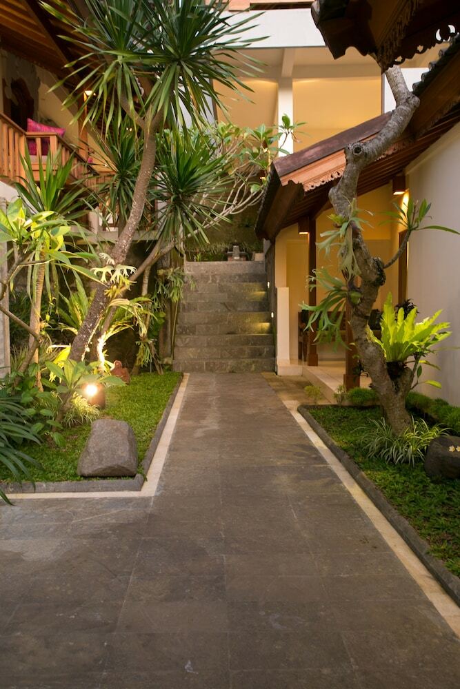 Hotel Pesantian Villa & Warung