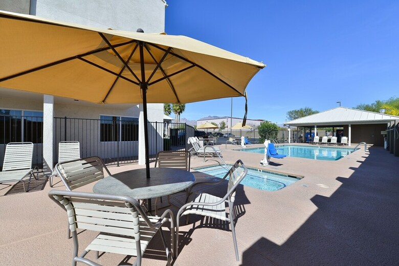Hotel Comfort Suites At Tucson Mall