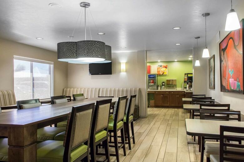 Hotel Comfort Suites At Tucson Mall