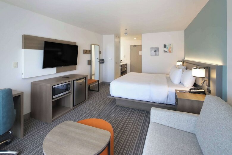 Hotel Comfort Suites At Tucson Mall