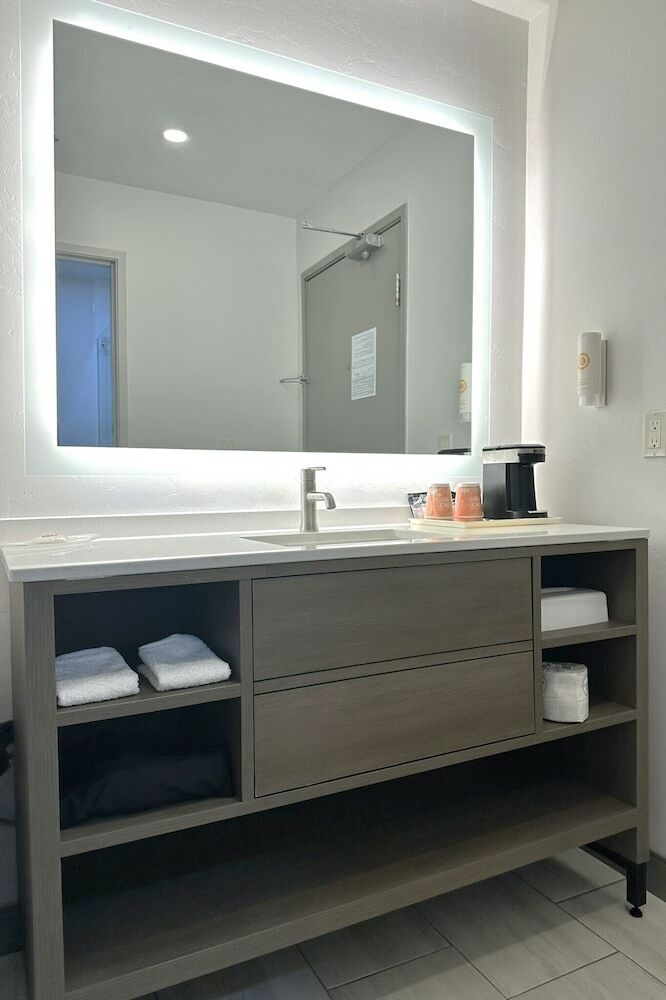 Hotel Comfort Suites At Tucson Mall