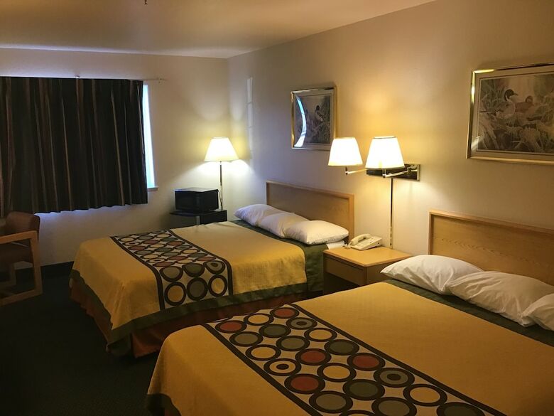 Hotel Super 8 By Wyndham Hamilton