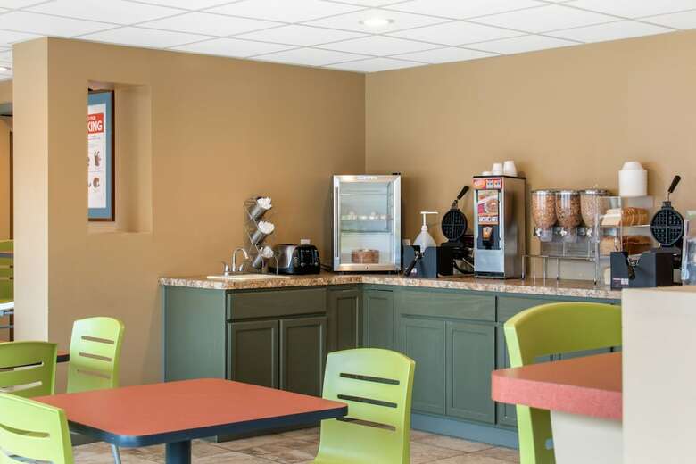 Hotel Econo Lodge Inn And Suites