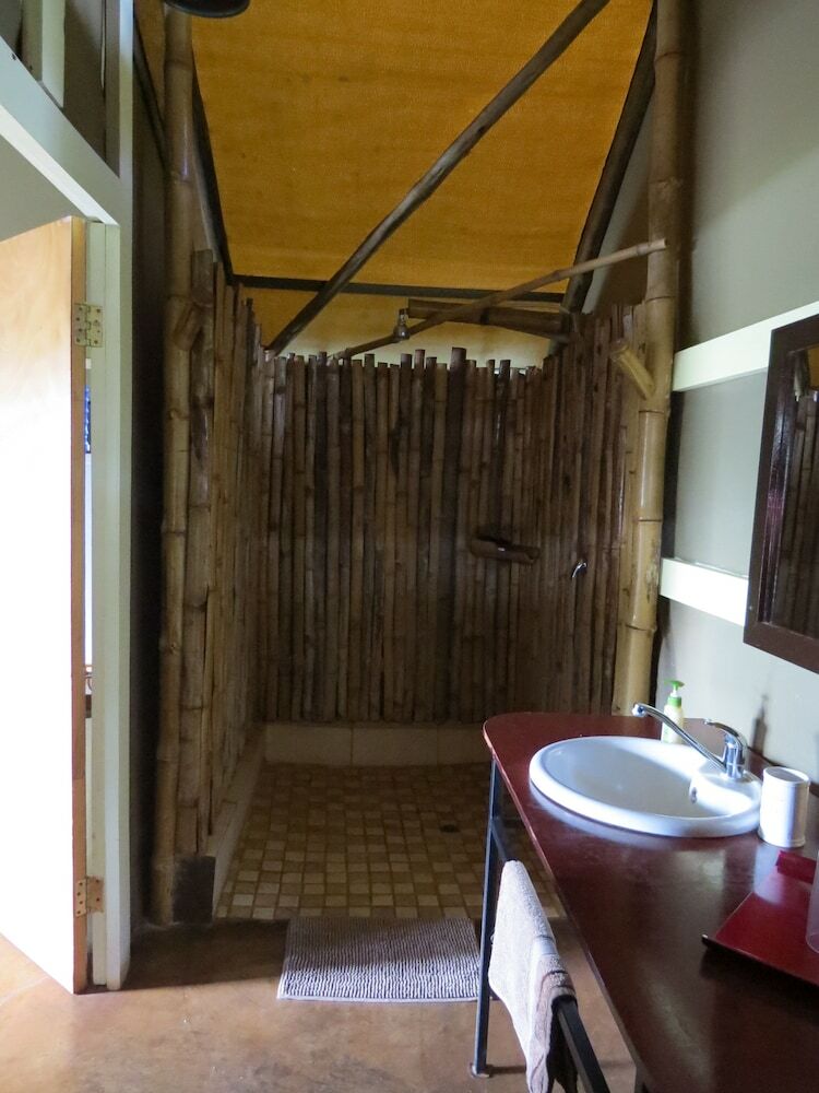 Crocodile Bridge Safari Lodge