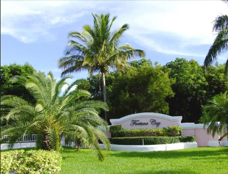 The Blue Inn Villa, 3 Bedroom Vacation Home