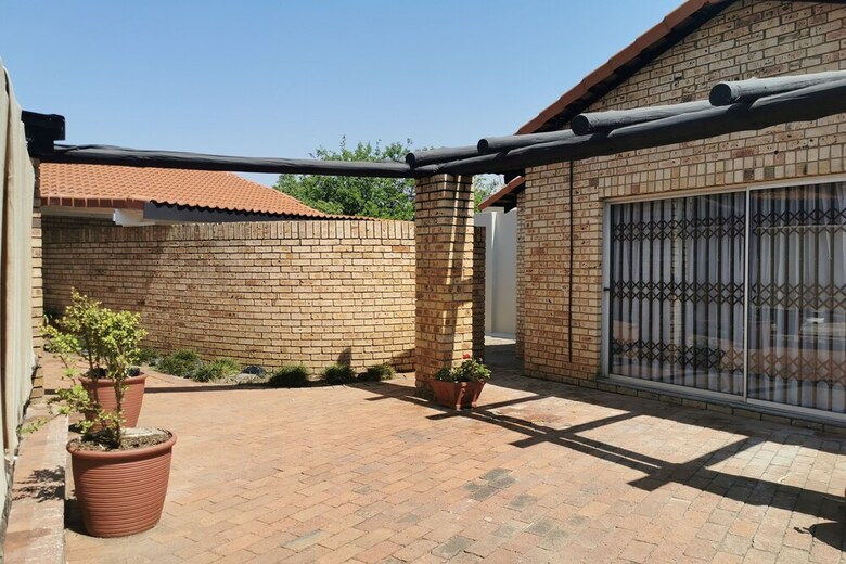 Moonflower Cottages