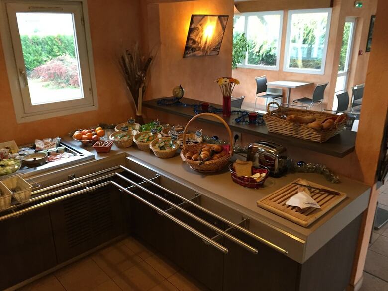 Brit Hotel Essentiel Troyes A�roport
