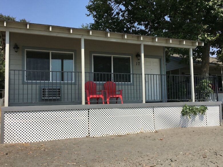 Clear Lake Cottages & Marina