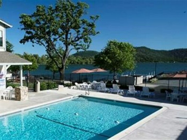 Clear Lake Cottages & Marina