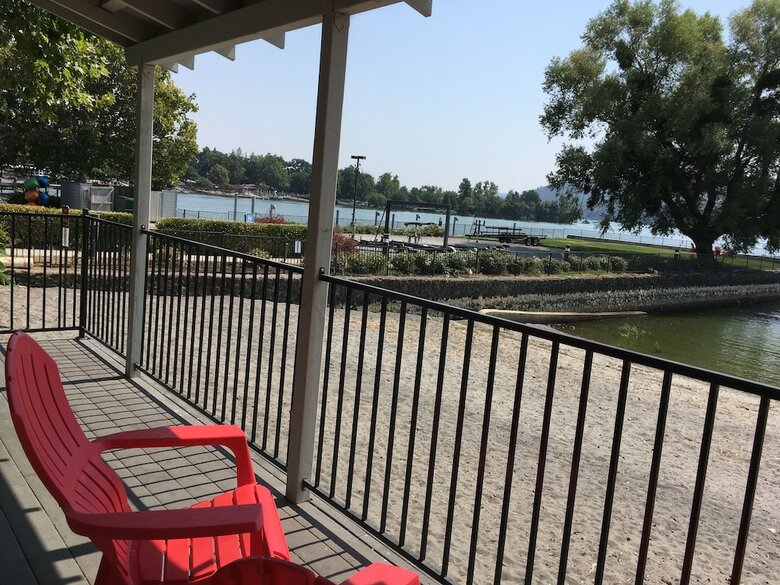 Clear Lake Cottages & Marina