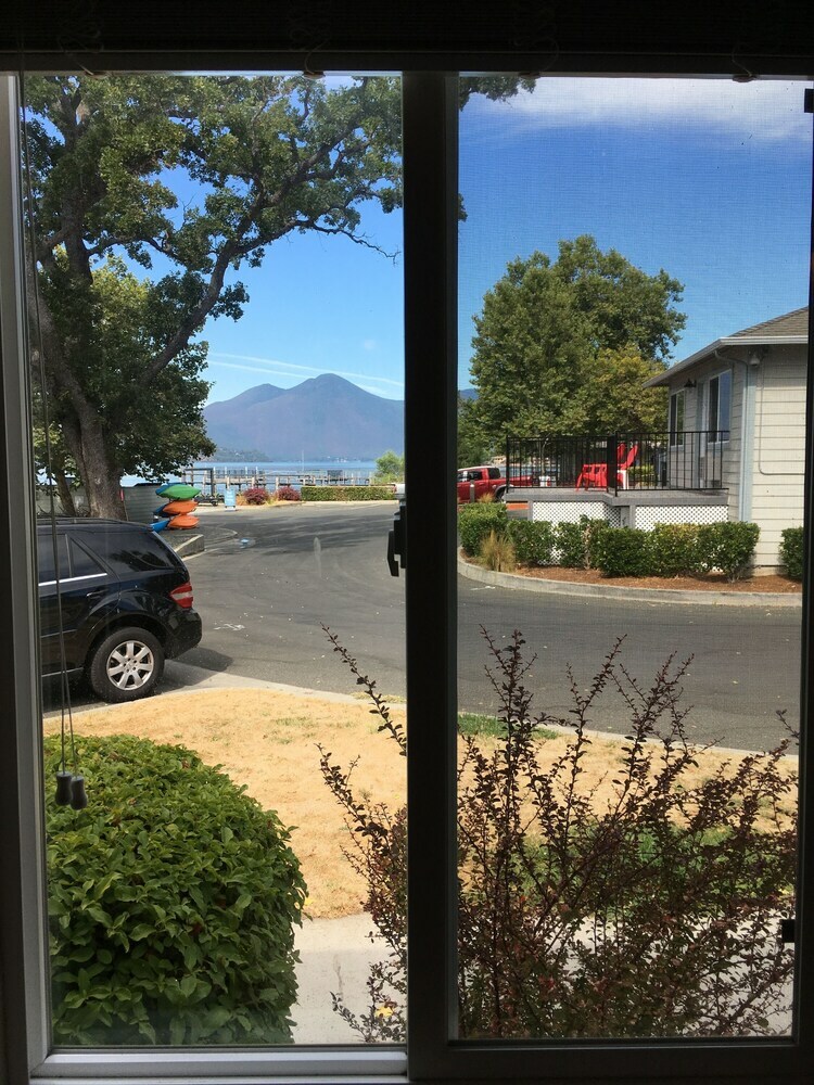 Clear Lake Cottages & Marina