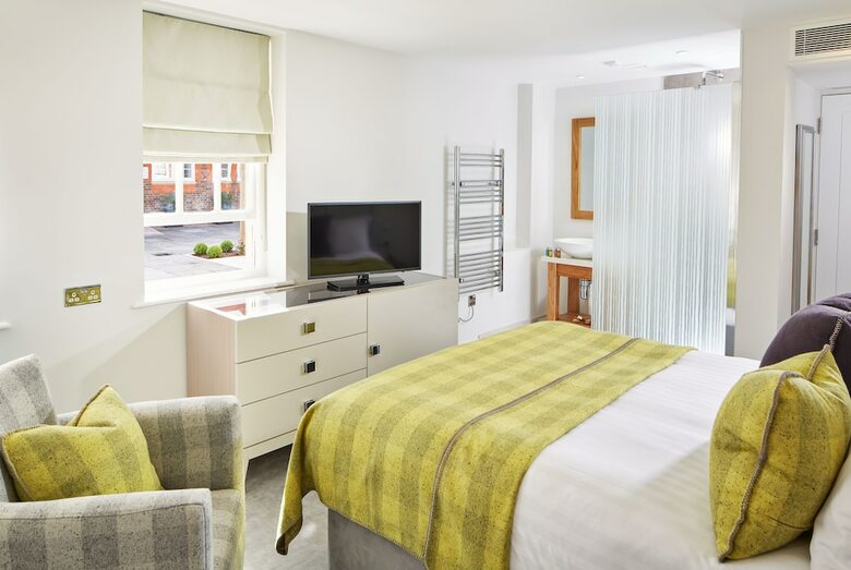 Barnett Hill - Luxury Hotel