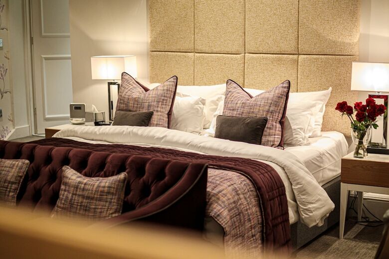 Barnett Hill - Luxury Hotel