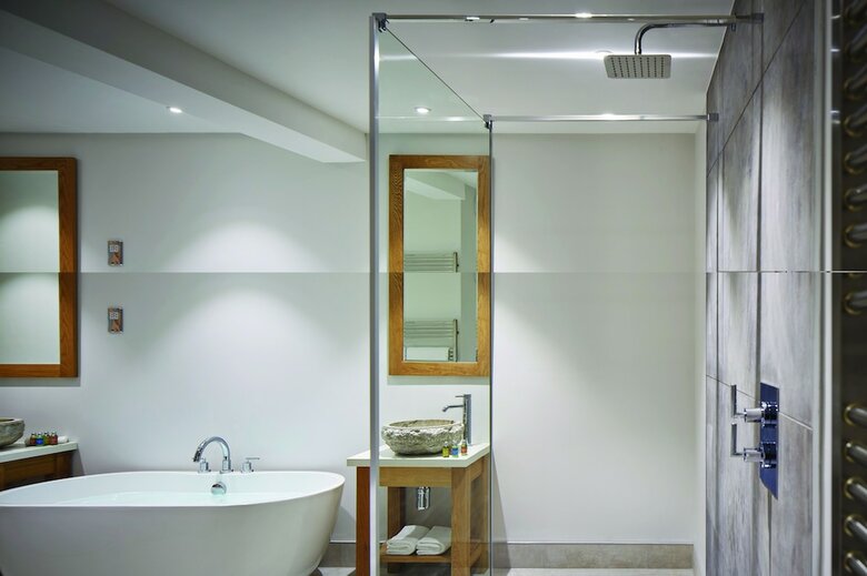 Barnett Hill - Luxury Hotel