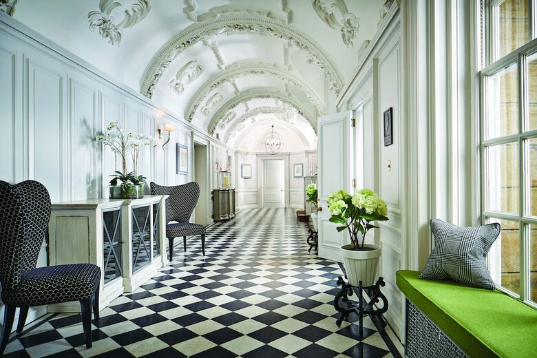 Barnett Hill - Luxury Hotel