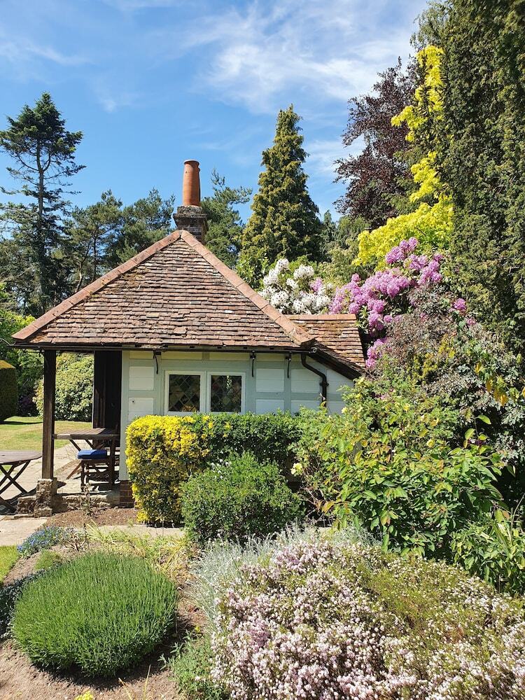 Barnett Hill - Luxury Hotel