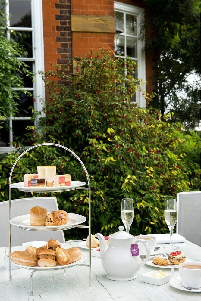 Barnett Hill - Luxury Hotel