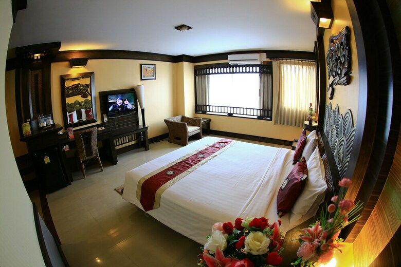 Ruean Phae Royal Park Hotel