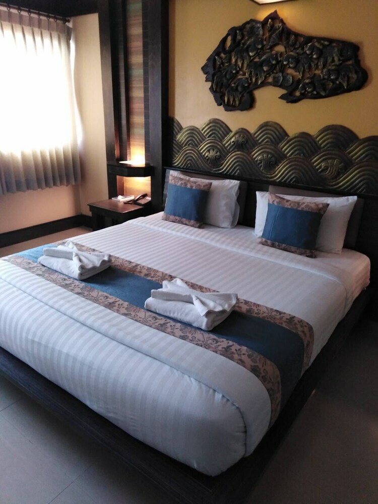 Ruean Phae Royal Park Hotel