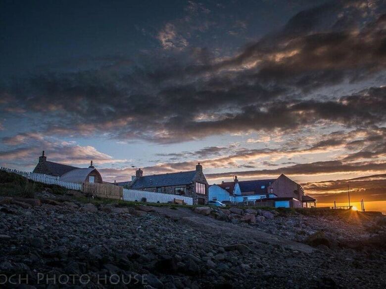 Pew With A View - Pet Friendly Seafront Cottage, Secure Shorefront Garden
