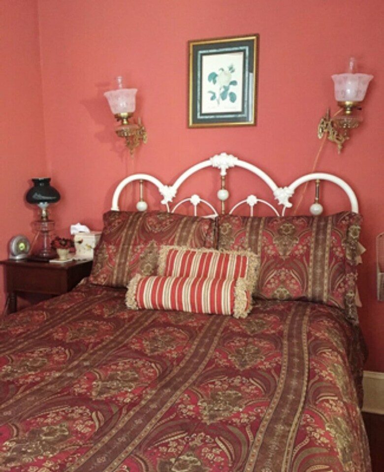 Inn At The Canal Bed & Breakfast
