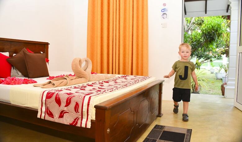 Hotel Negombo Village