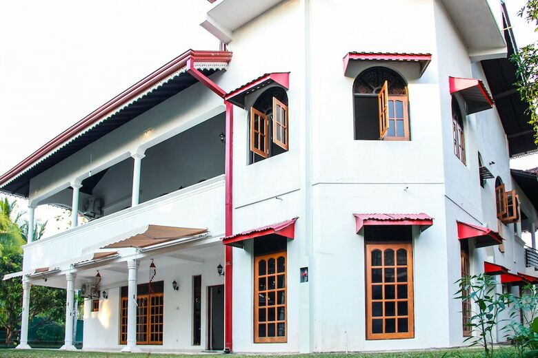 Hotel Negombo Village