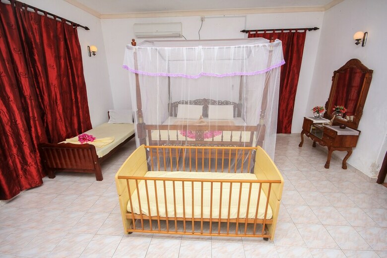 Hotel Negombo Village