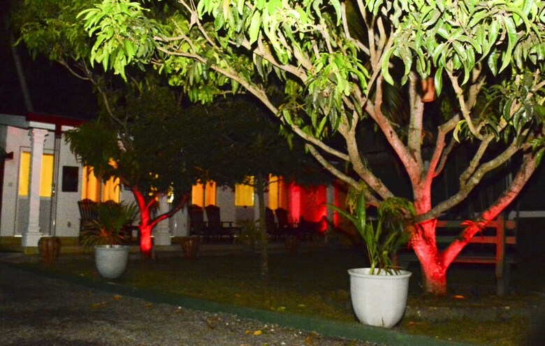 Hotel Negombo Village