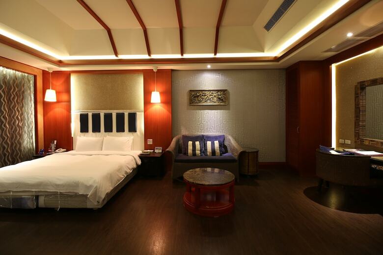 Seasons Boutique Motel