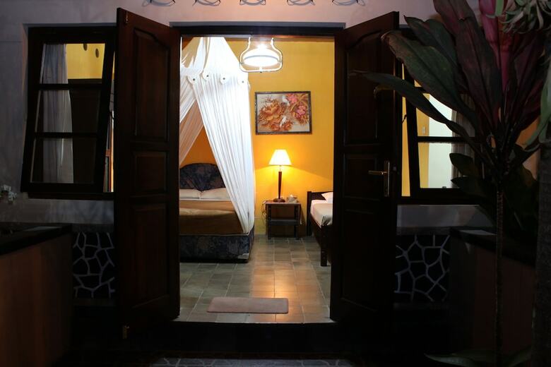 Hotel Guru Ratna Homestay