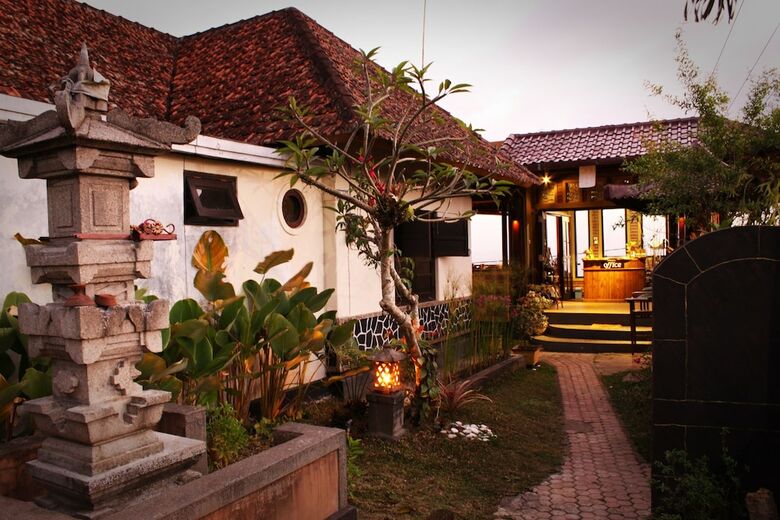 Hotel Guru Ratna Homestay